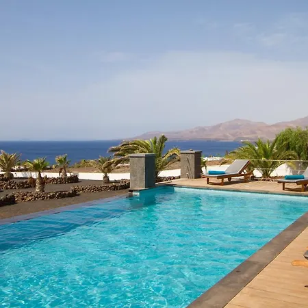 Sleeps 6 With Pool *