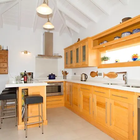 Sleeps 6 With Pool *