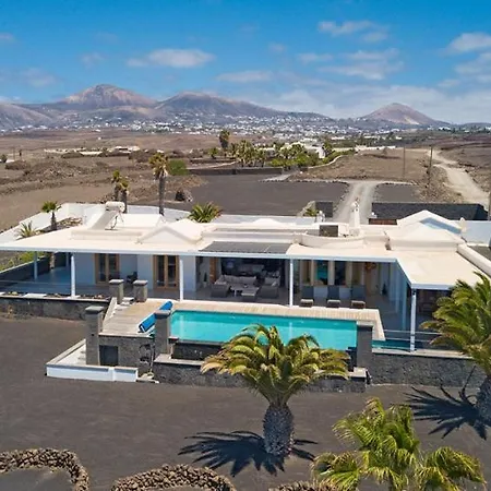 Sleeps 6 With Pool Villa Puerto Calero