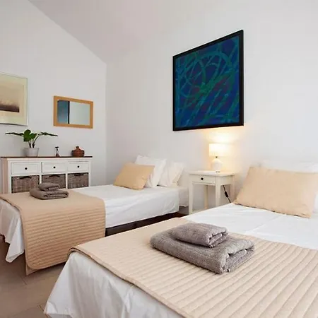 Villa Sleeps 6 With Pool *